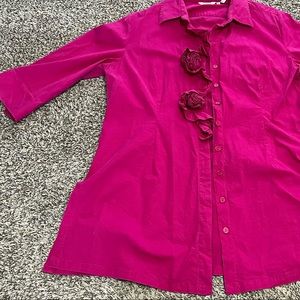 RAVEL | Fuchsia tunic-length button-down shirt with 3D flowers and 3/4 sleeves